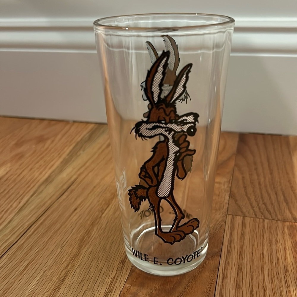 Vintage 1973 Pepsi Looney Tunes WILE E COYOTE Glass Cup collector series​